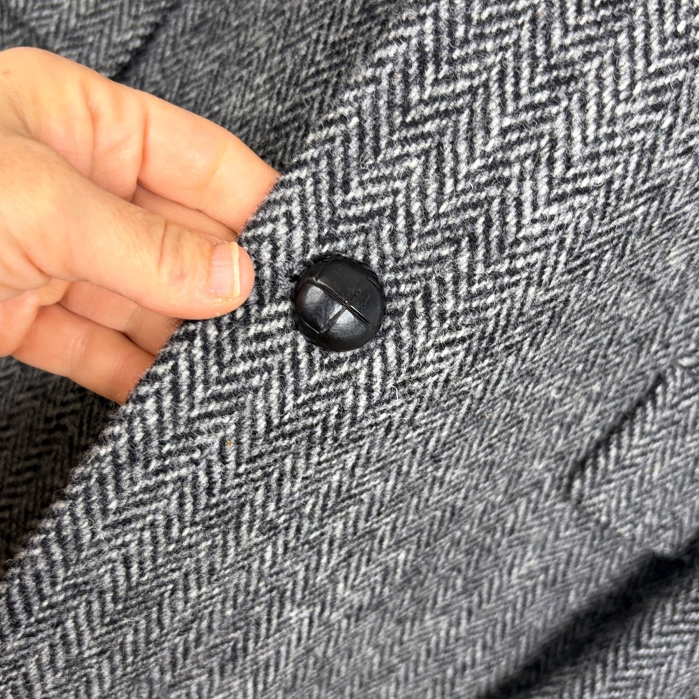 Men's Gray Herringbone Wool Blazer - Picture 7 of 16